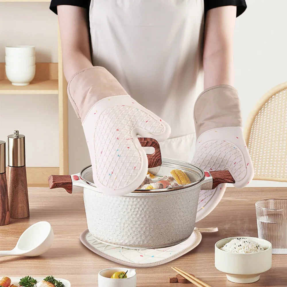 Silicone Oven Mitts Set – Heat-Resistant, Non-Slip Microwave Gloves with Pan Mats for Baking, Cooking & BBQ